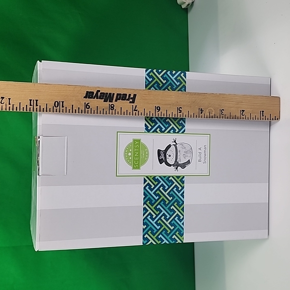 NIB. Scentsy, Build A Snowman, Scentsy Warmer Holiday 2017 Collection. - Picture 14 of 14